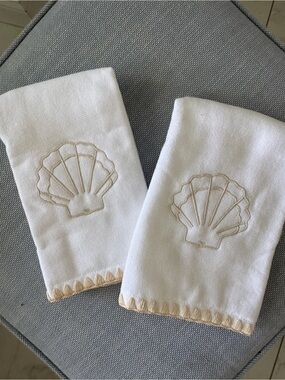 Weezie Towels Powder Bath embroidered hand towels